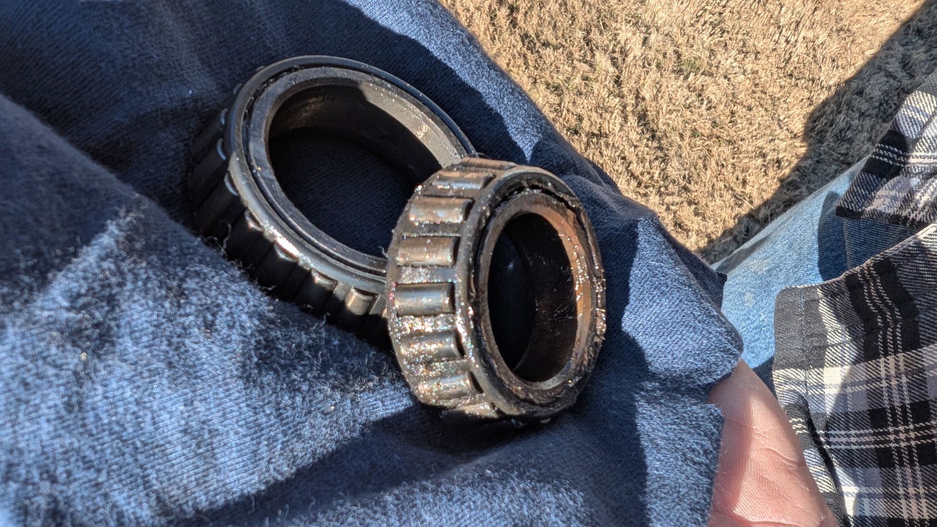 RV hub bearing showing metal shavings during inspection